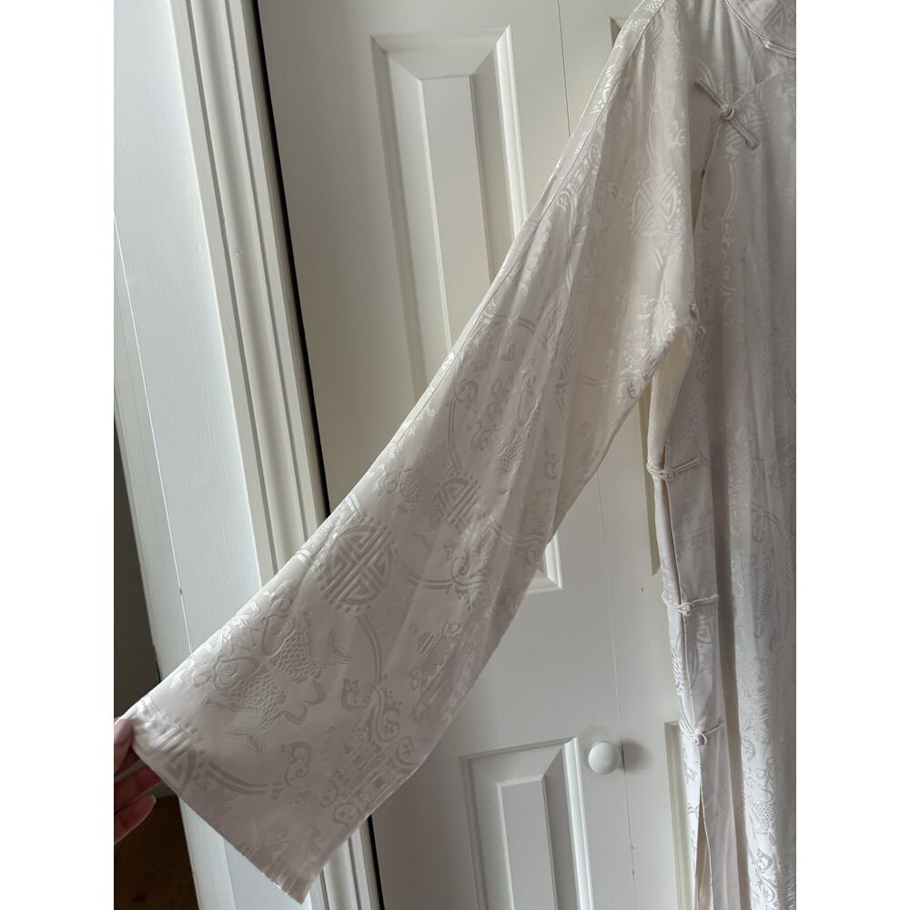 Artistic Palace Women's Silk White Embroidered Robe L - Picture 4 of 10